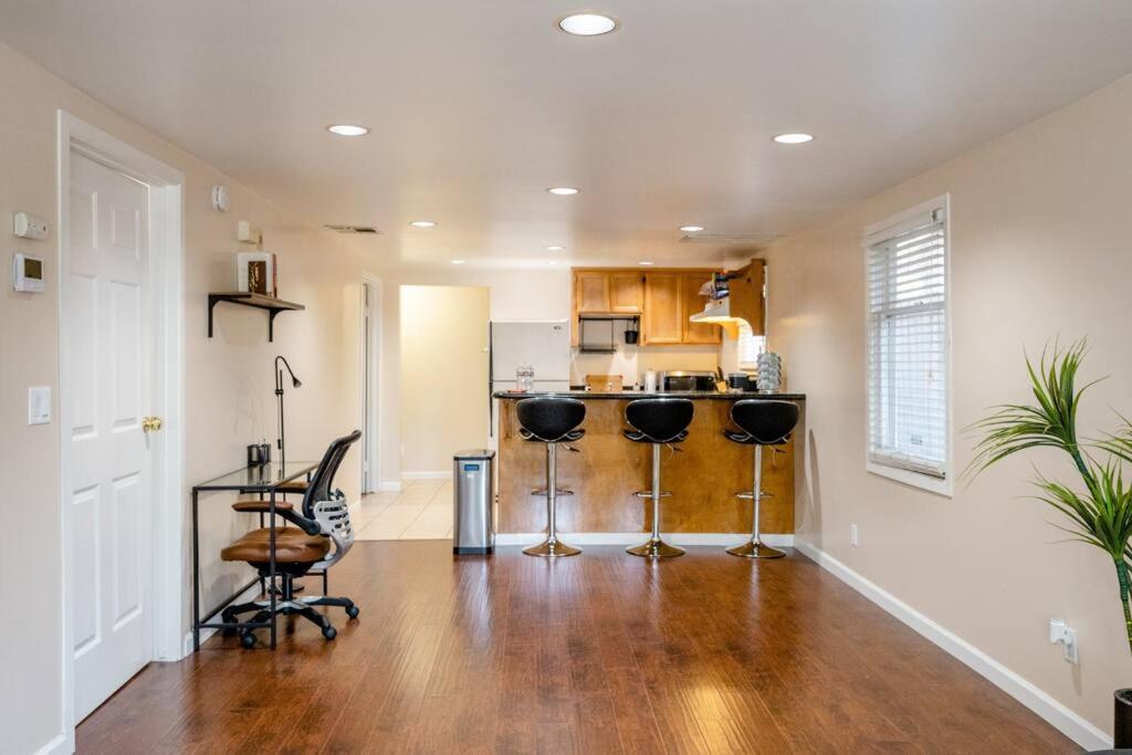 *2Bdr Victorian Home Away From Home - *Central Loc Sacramento Eksteriør billede